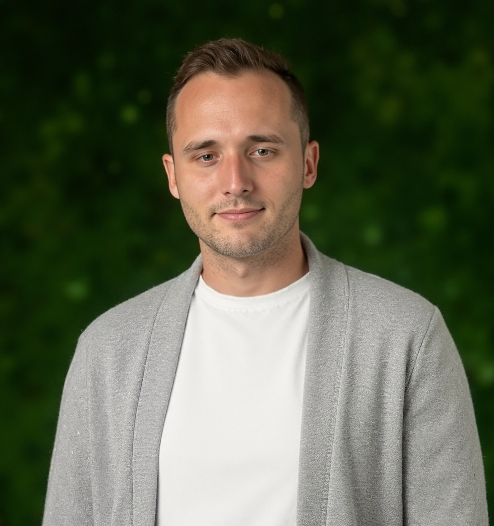 690cd3488a27d16e93347d13-HeadshotPro